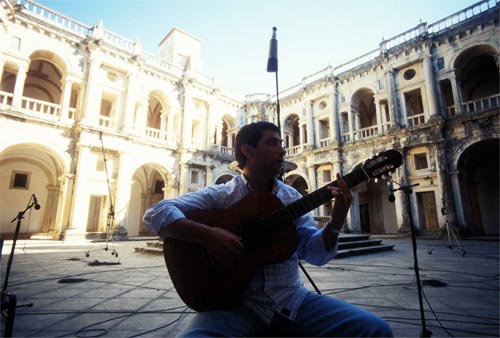 Fernando Silva alla guitarra portuguesa.