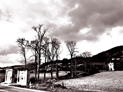 Viale che conduce ad una chiesa