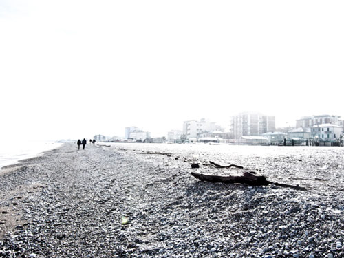 Ecco la domenica, la spiaggia, il passeggio.