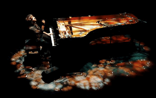 Mario Mariani al pianoforte Mario Mariani al pianoforte